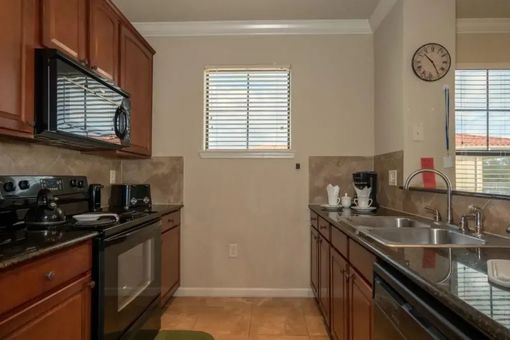 904 Charo Pkwy, Unit 533 4 Bedrooms, 3 Bathrooms