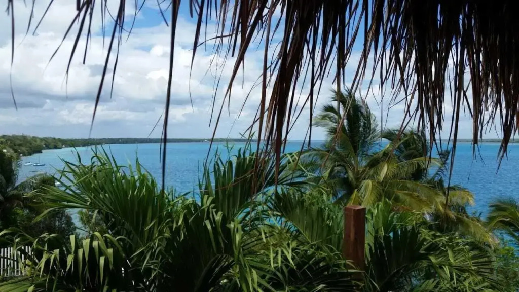 Cabanas k'iin Yéetel Há Bacalar