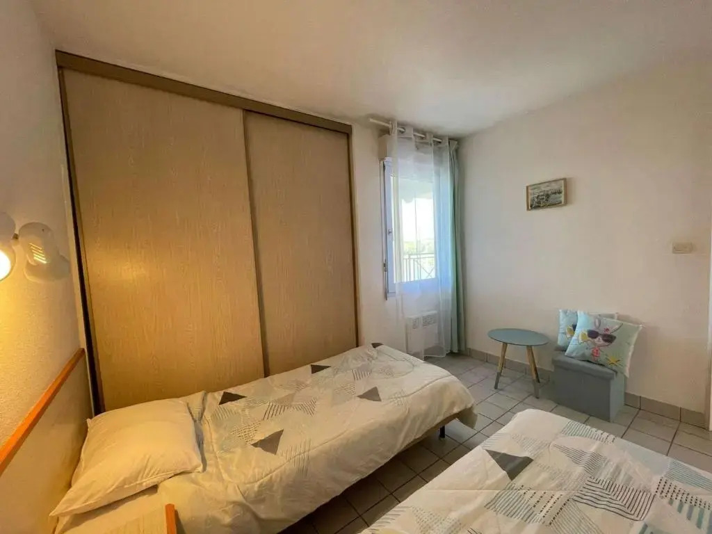 Appartement 3 pièces avec balcon, piscine et parking à proximité de la mer - 6 couchages - FR-1-224C-188