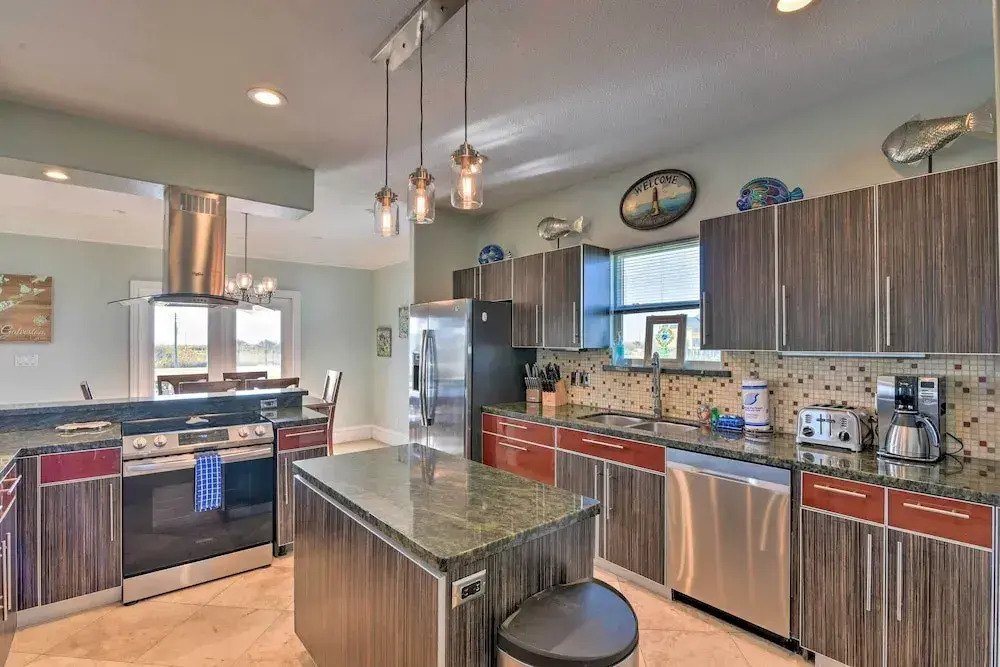 Bay Views! Family-friendly Galveston Resort House