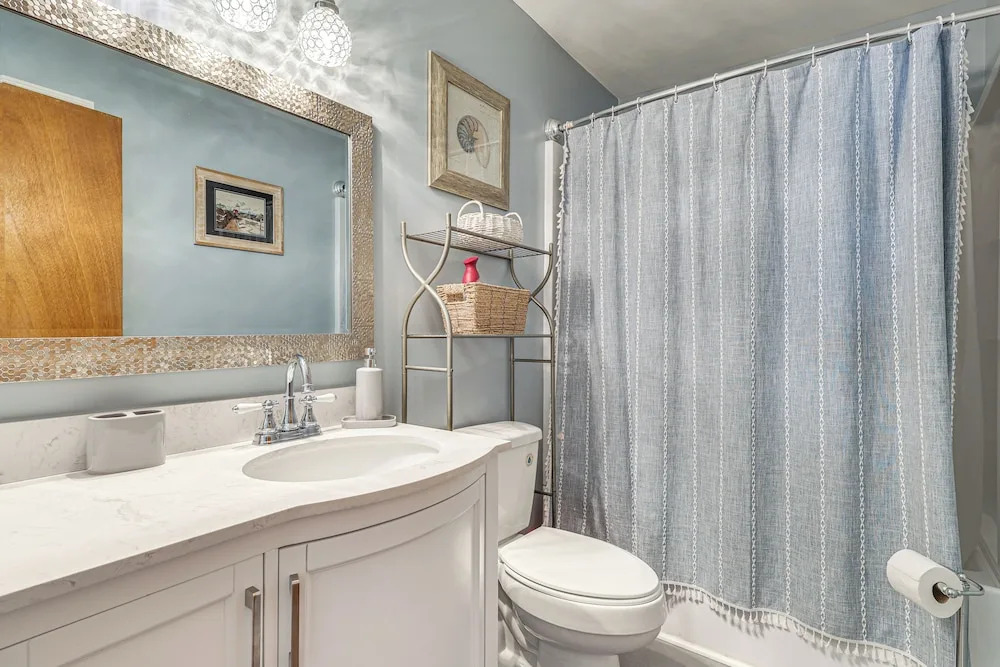 Oak Island Home w/ Fenced Yard, Walk to Long Beach