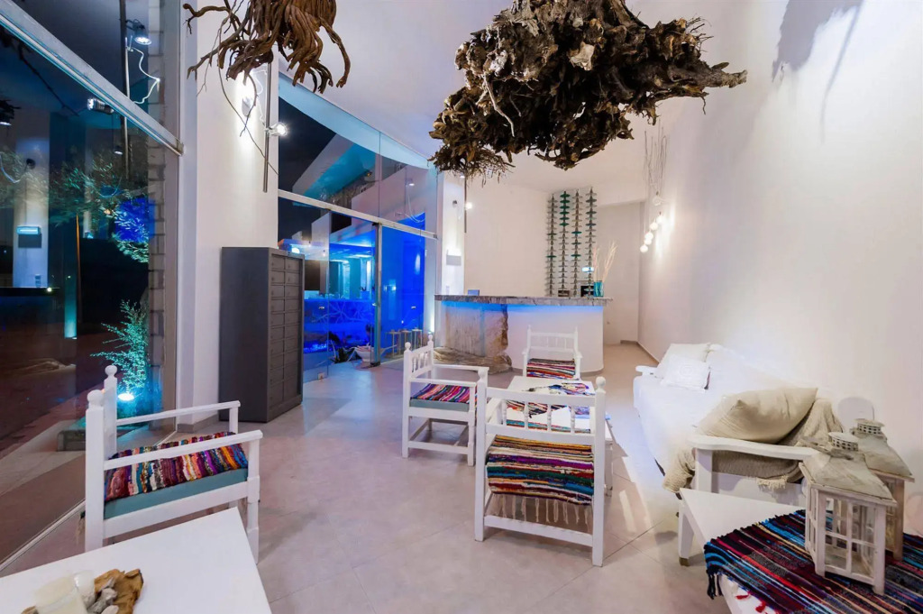 Kouros Home Hotel