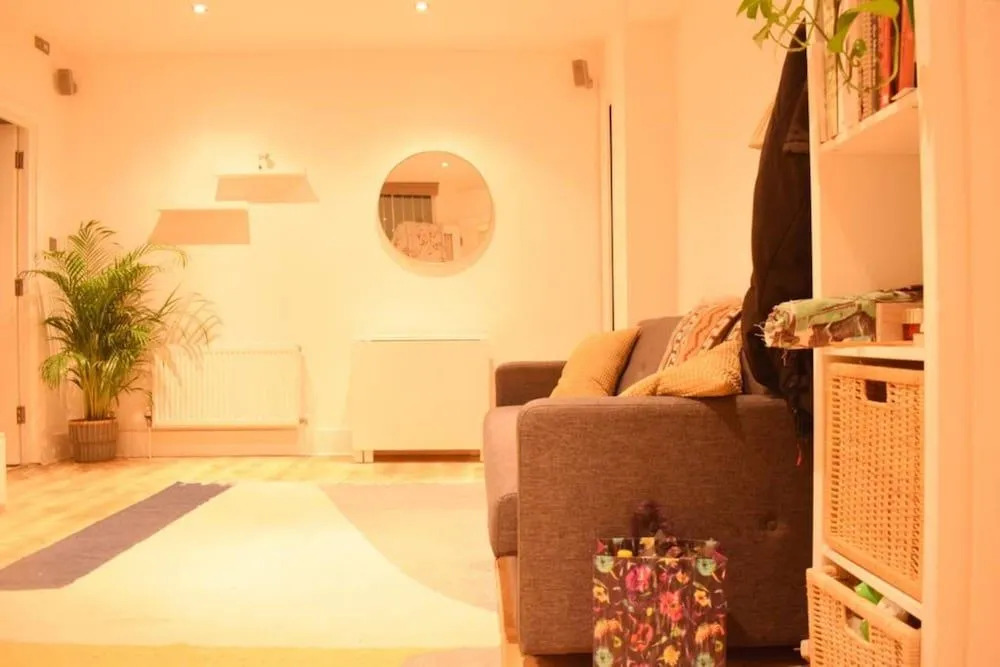 Cosy 1 Bed Basement Flat in Shepherds Bush