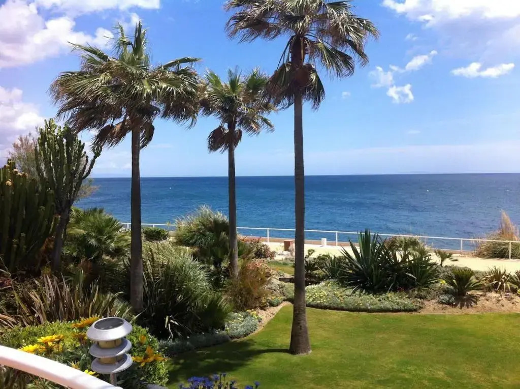 E1 Espectacular y moderno Dúplex en primera línea - Estepona - Sinfonia del Mar