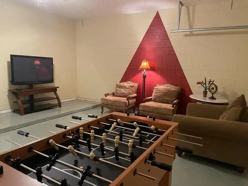 Emerald Island Resort : Pool & Games Room  : LK51, Kissimmee, US