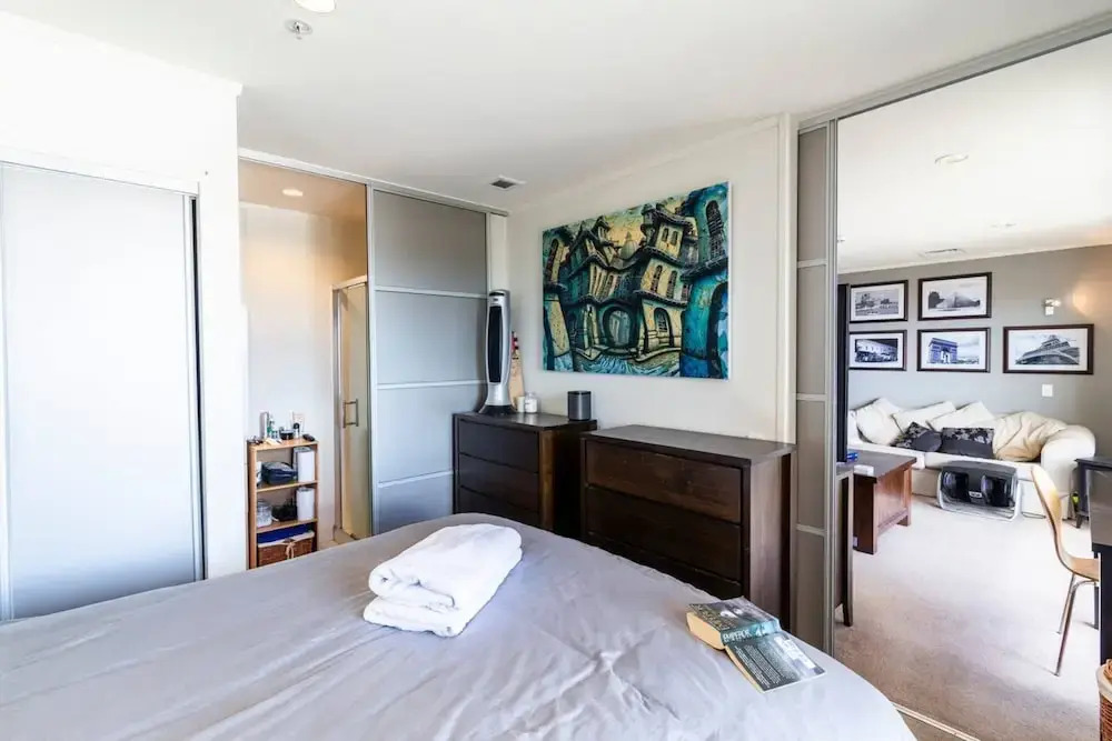 Sunny 2 Bedroom Flat in Grafton with City Views