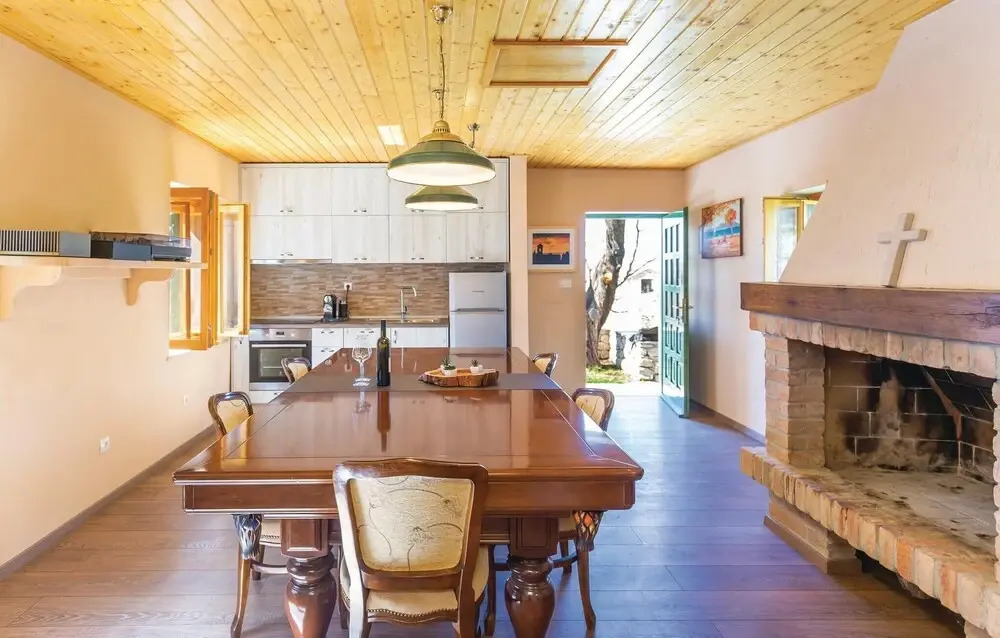 Amazing Home in Tucepi With Wifi and 1 Bedrooms