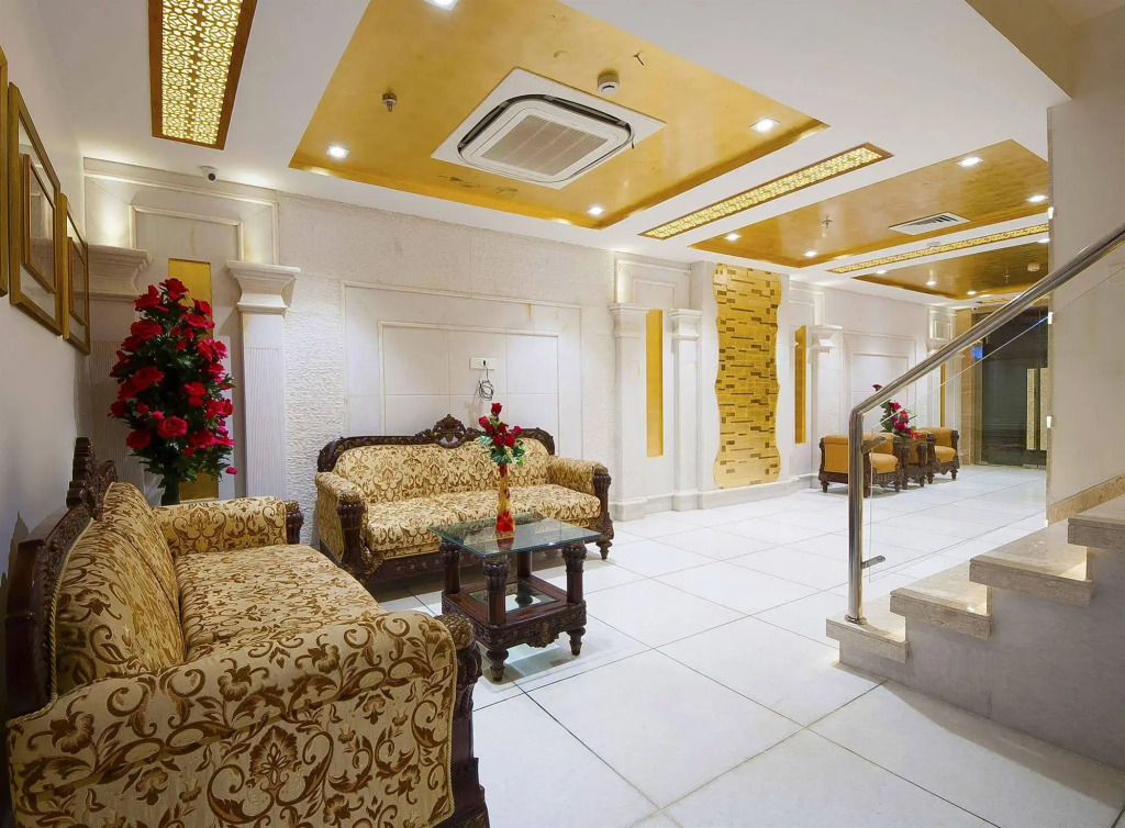 Hotel Star Palace - Near Karol Bagh Metro