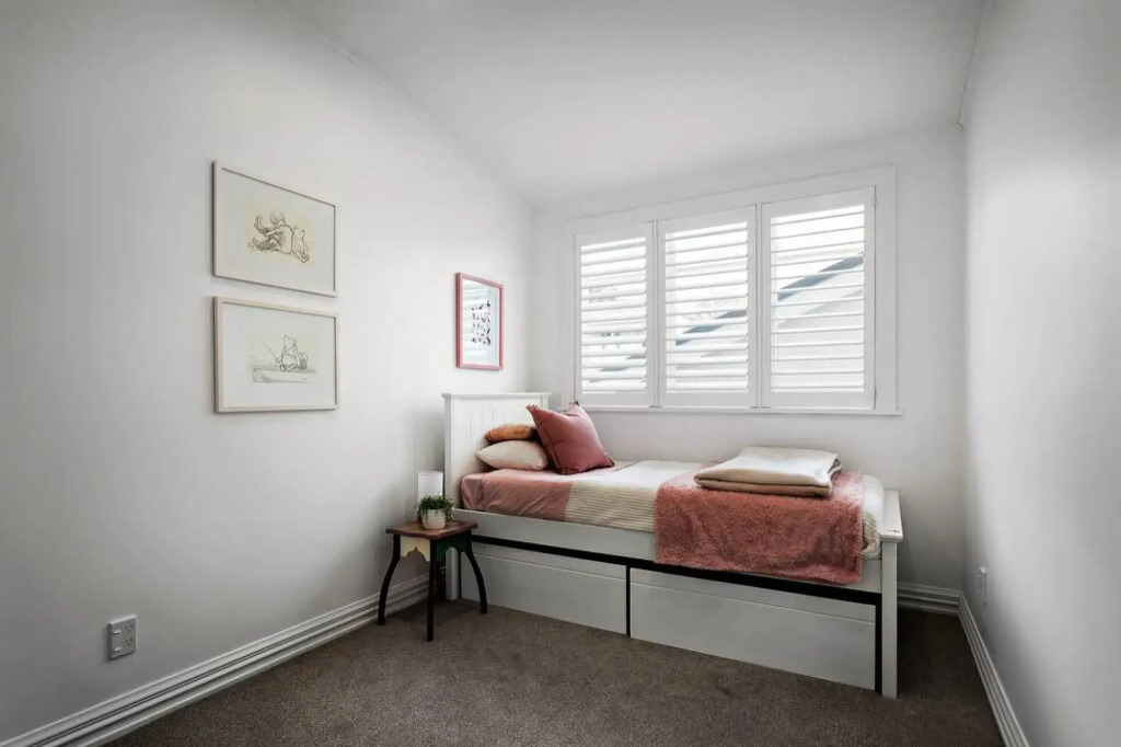 Three-Bedroom Grey Lyn Villa