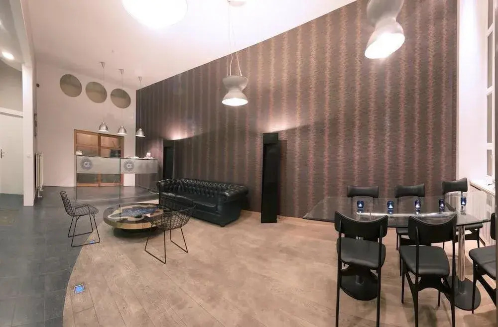 Alpha Hotel
