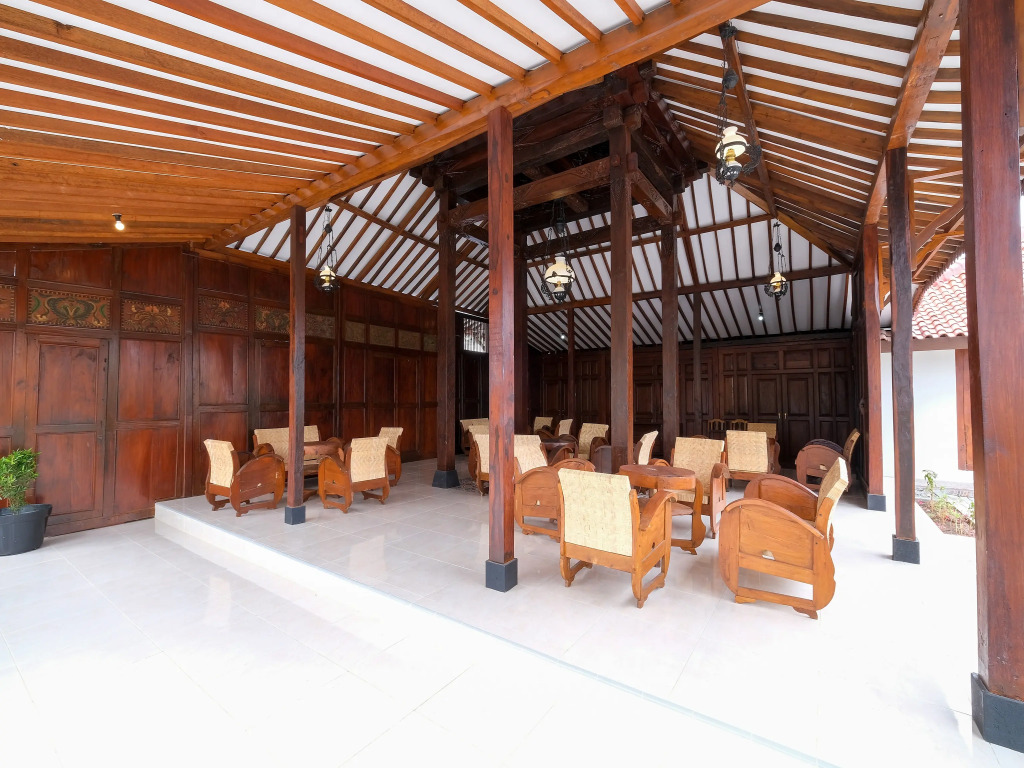 OYO 3906 Dalem Putu Sanjaya Syariah