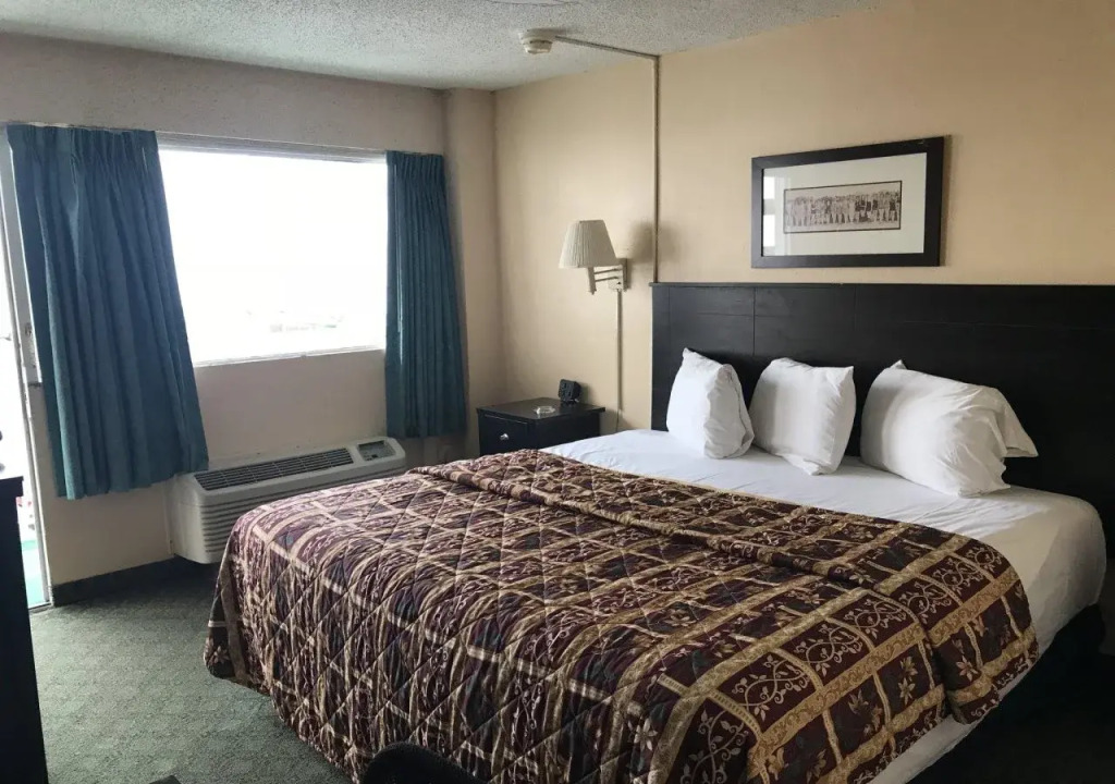 Red Carpet Inn & Suites