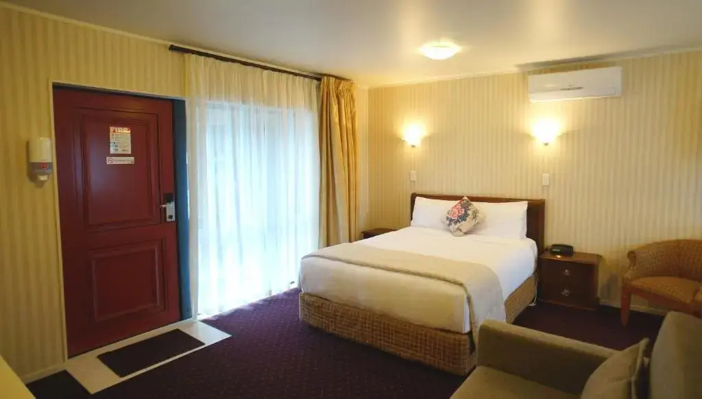 Cornwall Park Motor Inn
