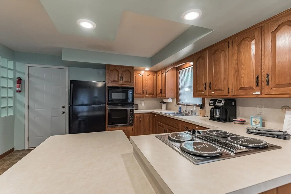 Quiet Comfy 2 Br Home In South Bend, Minutes From Notre Dame! Pet Friendly! 2 Bedroom Home by Redawning