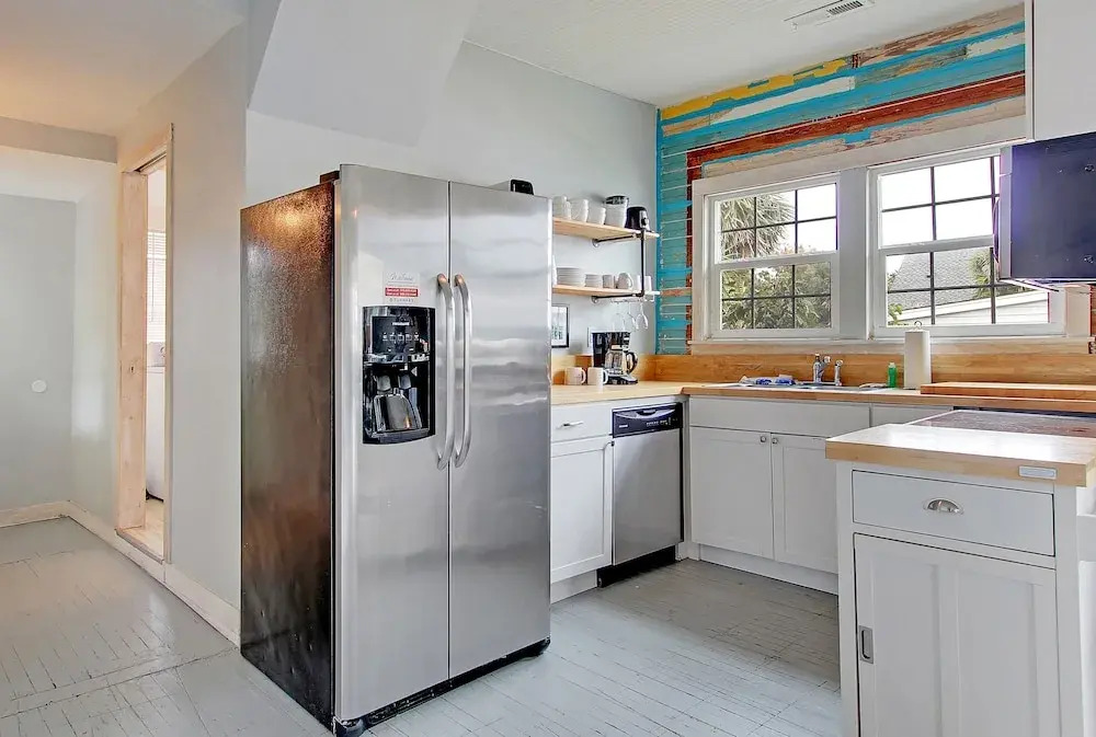 New Listing! Boogie Down & Surfs Up: 2-unit 4 Bedroom Duplex