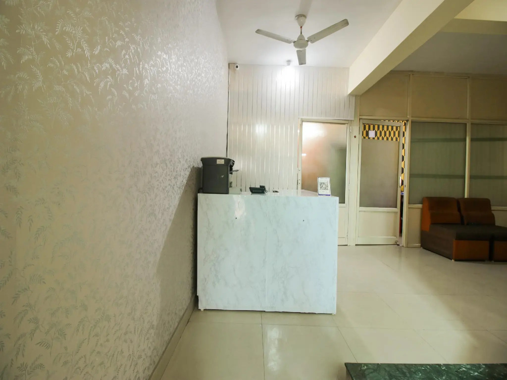 Hotel Aura Inn by OYO Rooms