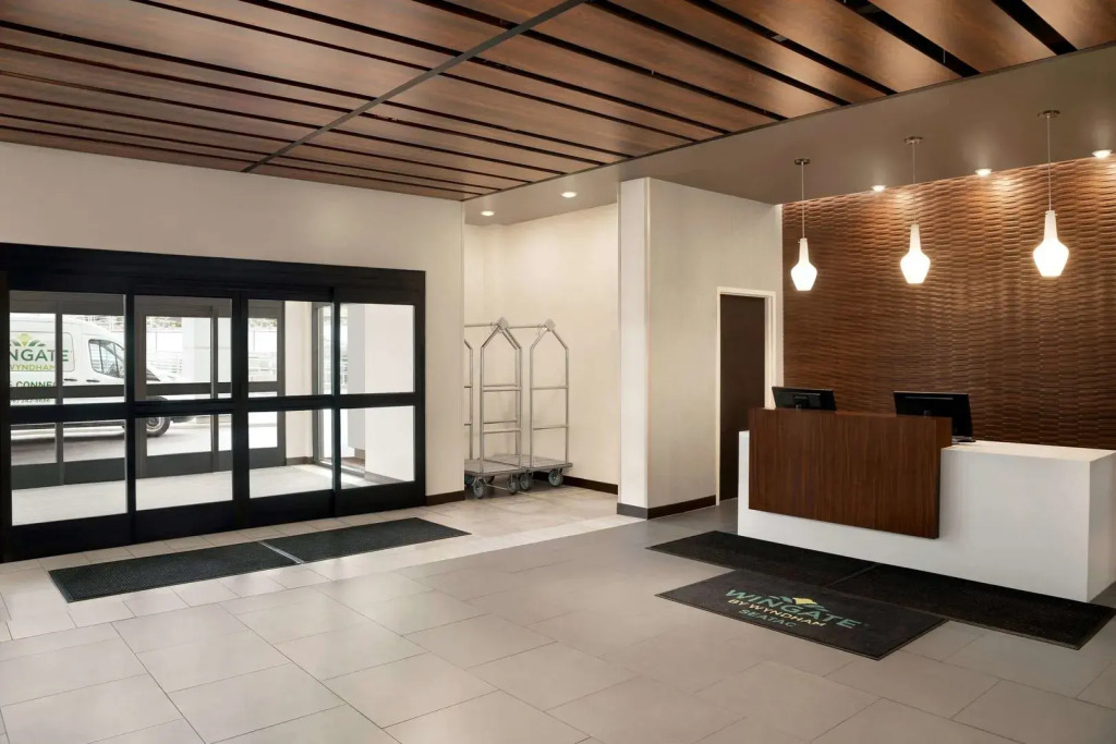 Courtyard by Marriott Seattle SeaTac Airport