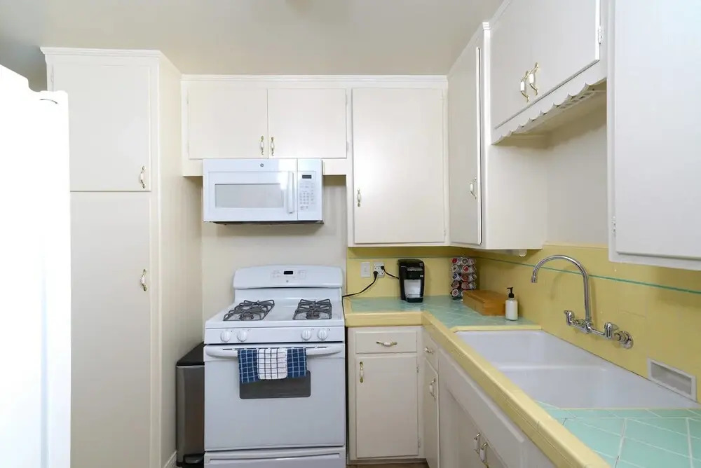 Incredible 3br/ 3BA Apt in Pacific Beach by Domio