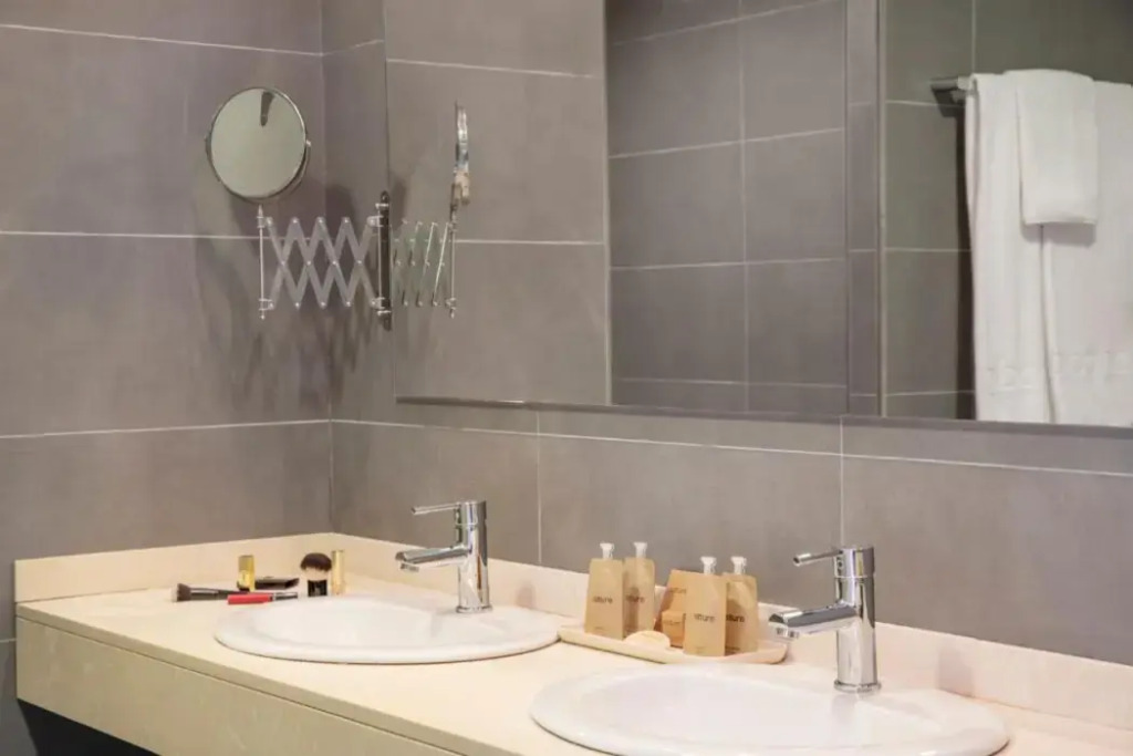Porto Drach Aparthotel & Suites
