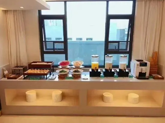 Jiaxing Haiyan Xiaoyu Business Hotel