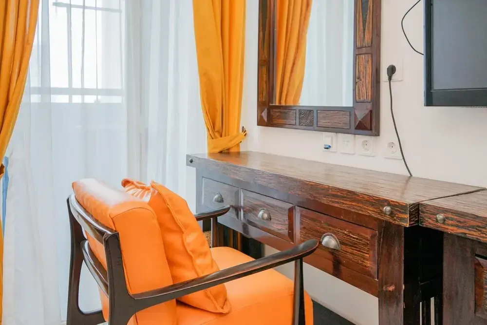 Fully Furnished With Comfort Design Studio Roseville Apartment