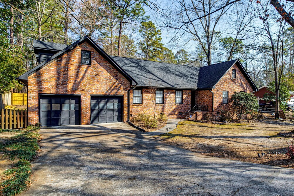 6 Mi to Lake Murray! Pet-friendly Haven w/ Yard