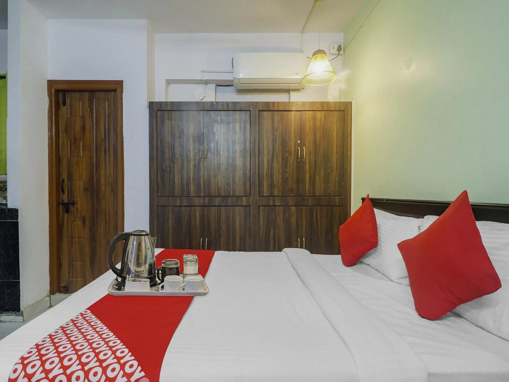 Super OYO 91856 Broholic Hotels