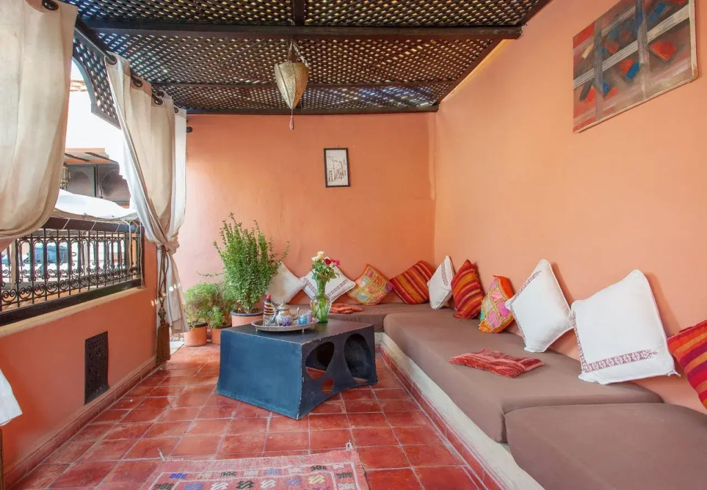 Dar Kamar Zamane - Adults Only