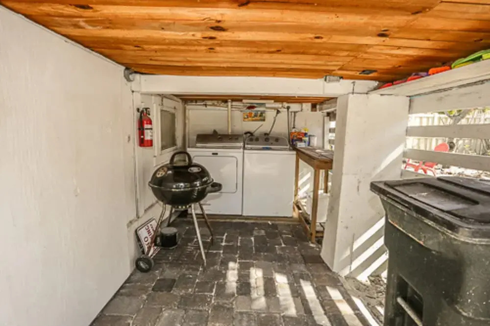 2518 Estero