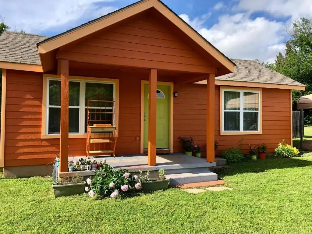 The Pumpkin Cottage sleeps 9+crib +grill/firepit