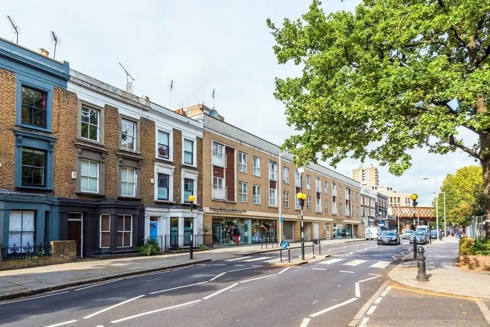 Charming 3BR Home in West London, 6 Guests