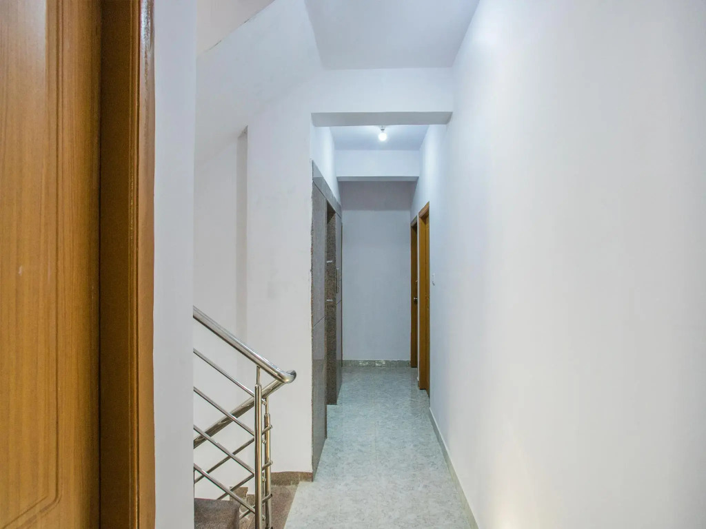 Super Hotel O Varcity Comforts Near St. John Medical College