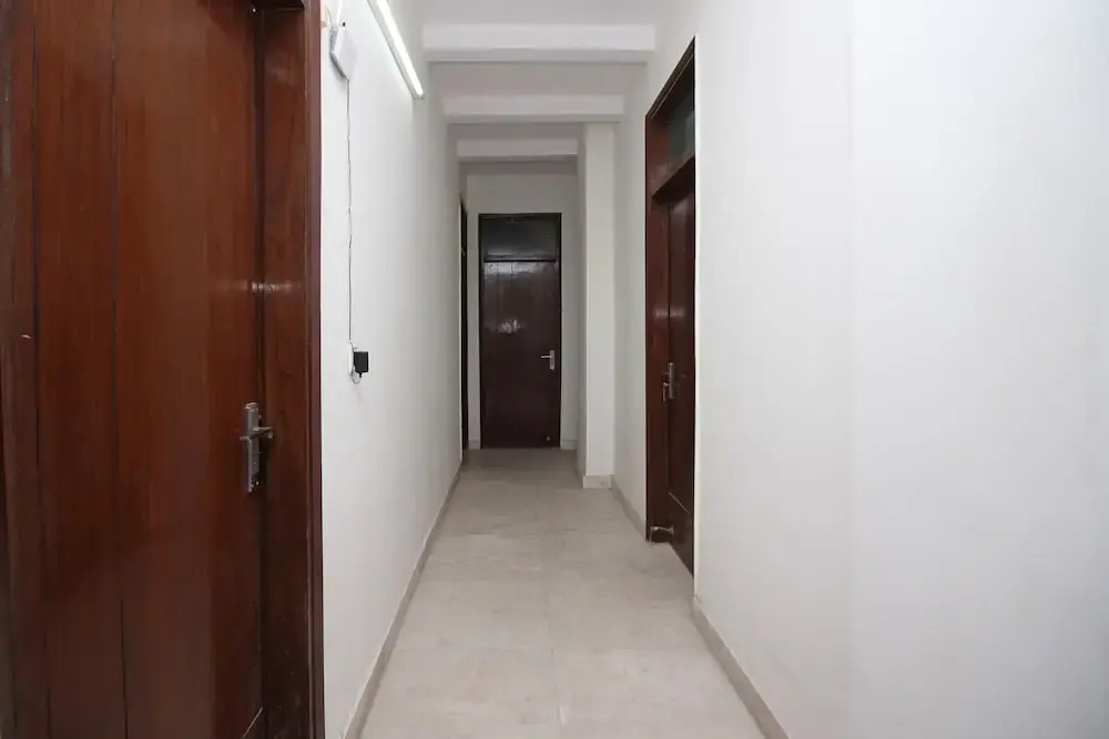 OYO 9019 Golden Park Kirti Nagar