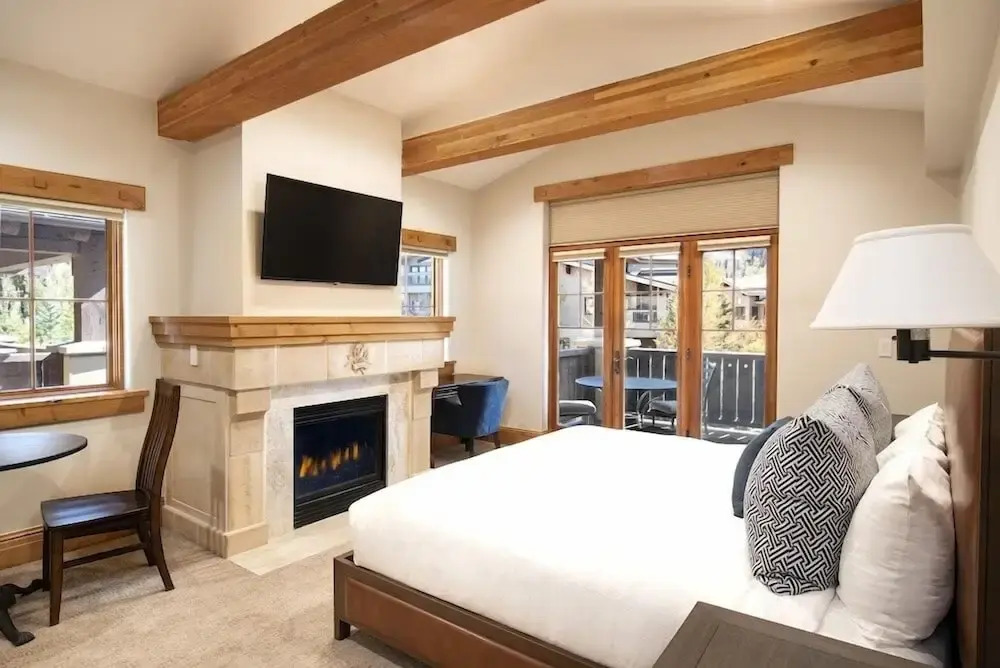 Deluxe One Bedroom King Suite