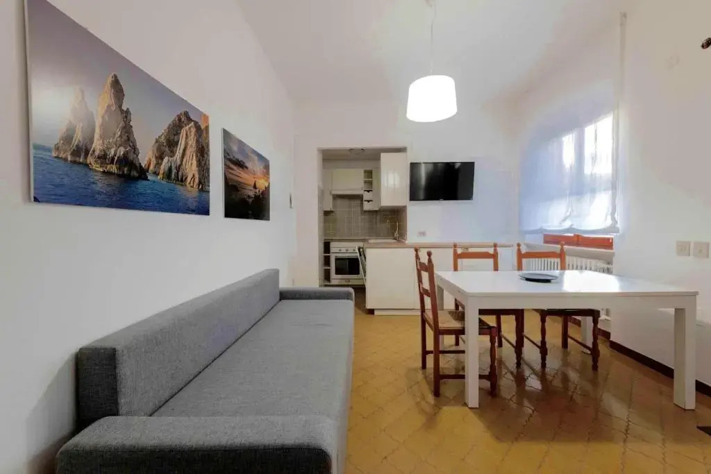 M261 - Marcelli, Trilocale Ristrutturato Con Terrazzo Vista Mare Pt