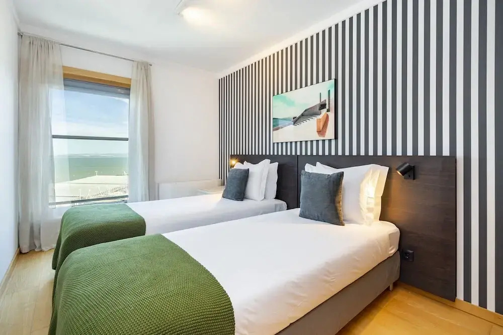 Panoramic Living W/ Elevator, Ac, Garage Perfect For Families & Business Travellers
