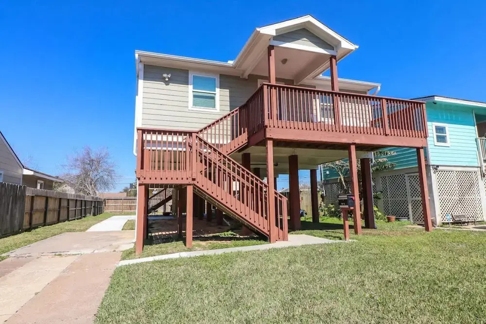 Great Location Spacious Yard Coffee bar