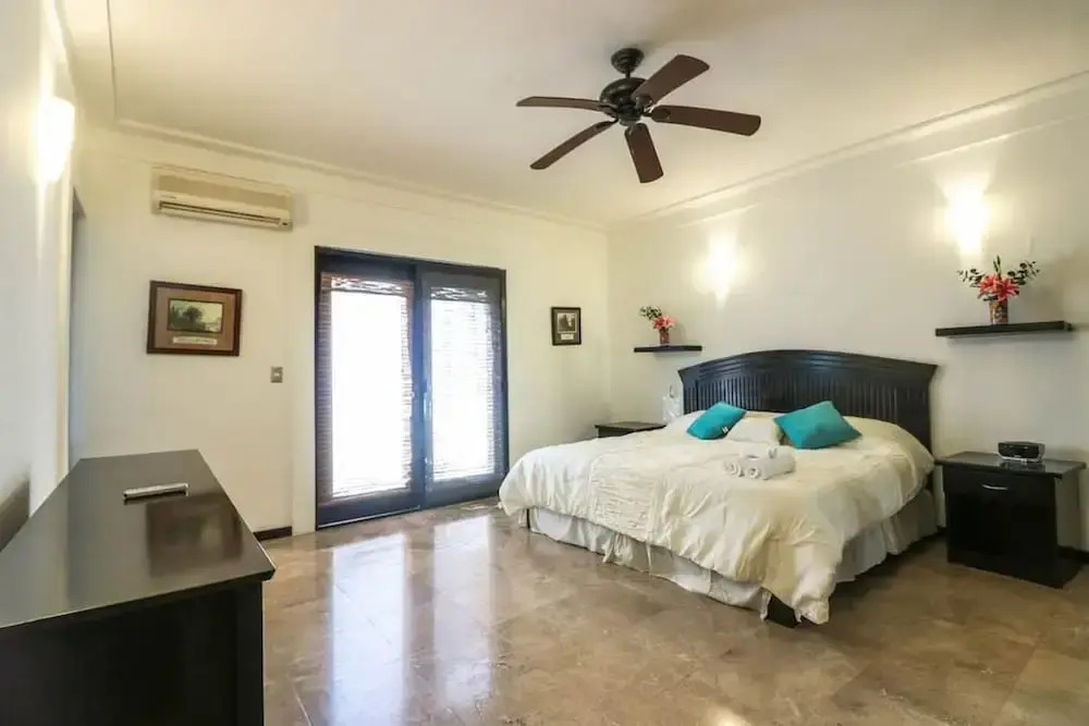 Penthouse Vane  by Villas HK28