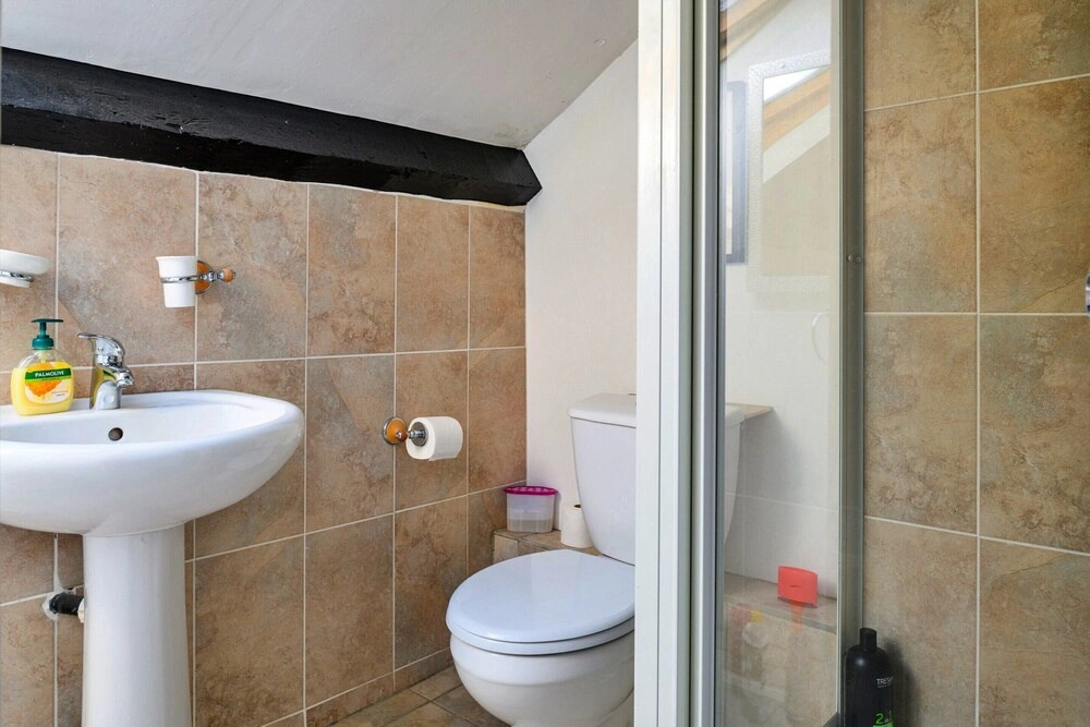 Cottage in Tremadog With Hot Tub & Beaches Nearby