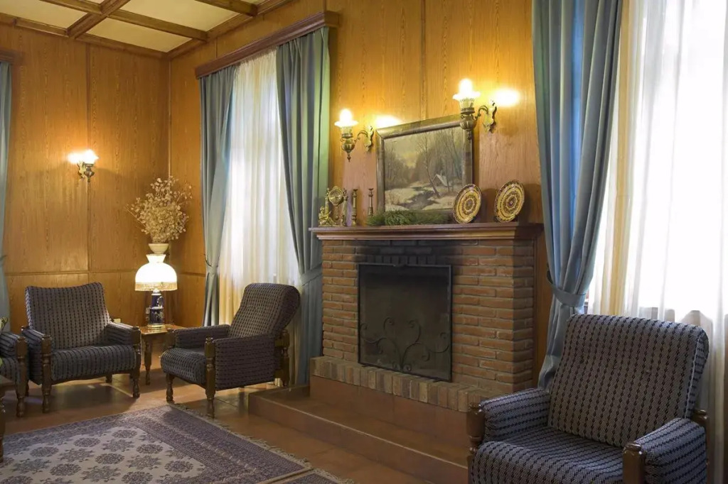 New Helvetia Historic Hotel