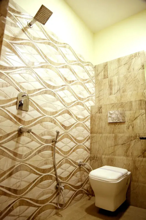 Hotel Star Villa - Front of NDLS Station & 1 Minute from Connaught Place & City Centre