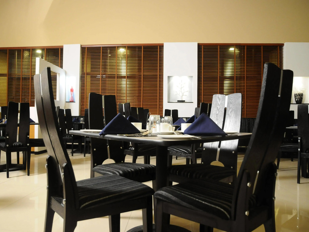 Hi 5 Hotel & Experience