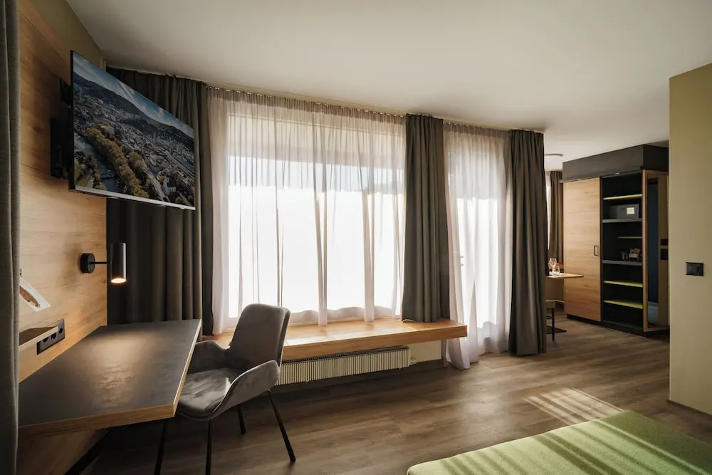 Hotel Linde - 24h Self Check-in