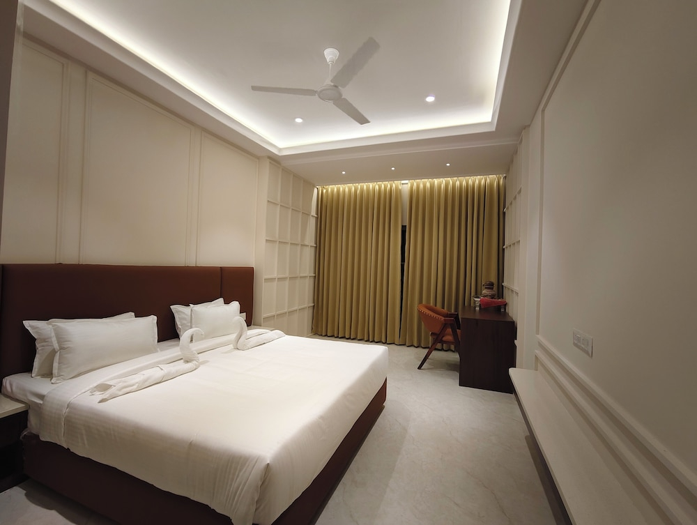 Aceotel Premier Srinivasa, Ujjain