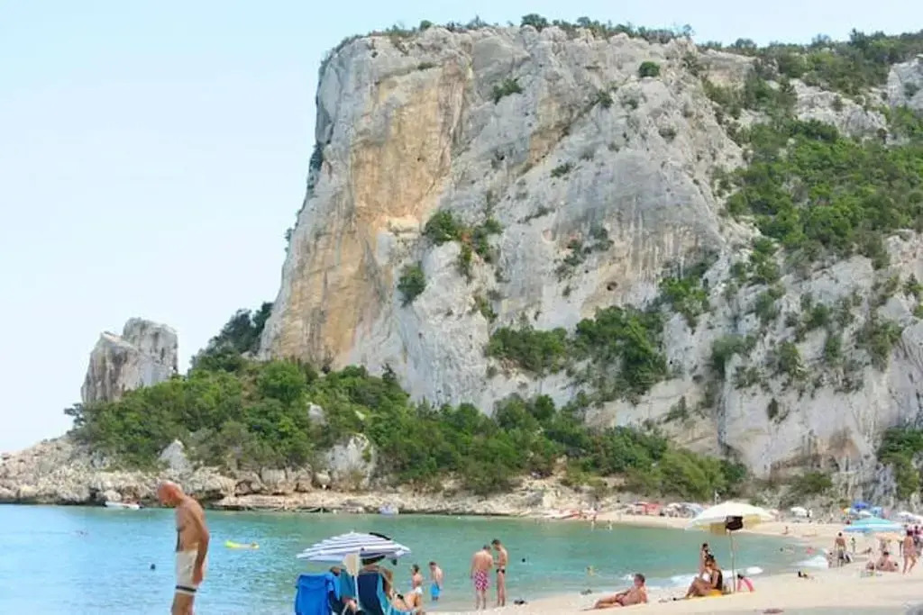 3 bedrooms appartement at Cala Gonone 70 m away from the beach with enclosed garden