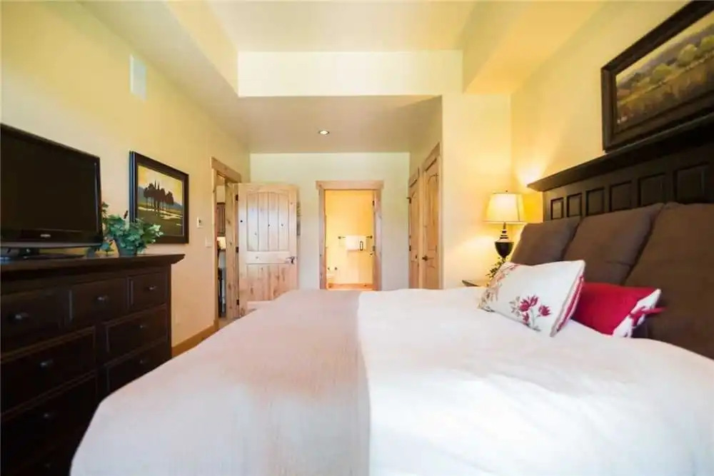 6308 Bear Lodge, Trappeur's Crossing Apartment 3