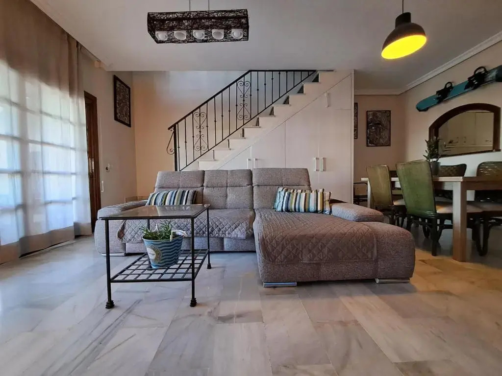 Wave House. Terrace, BBQ,piscina,800mt to beach