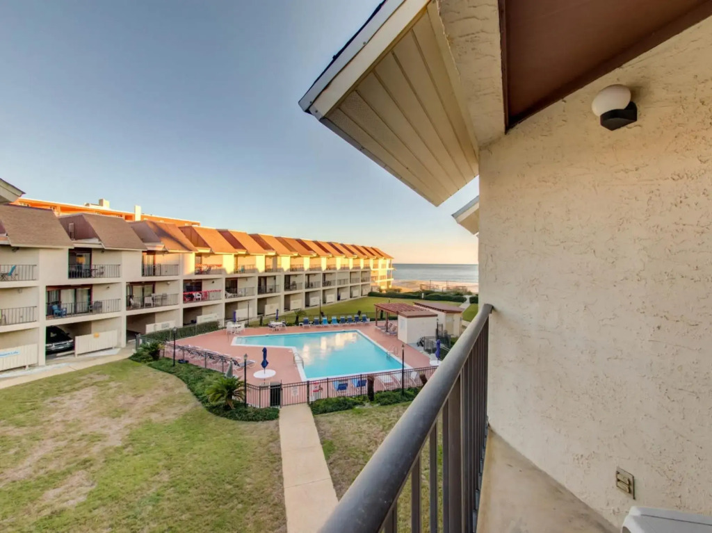Two bedroom, two and half bath condo walking distance to The Hangout