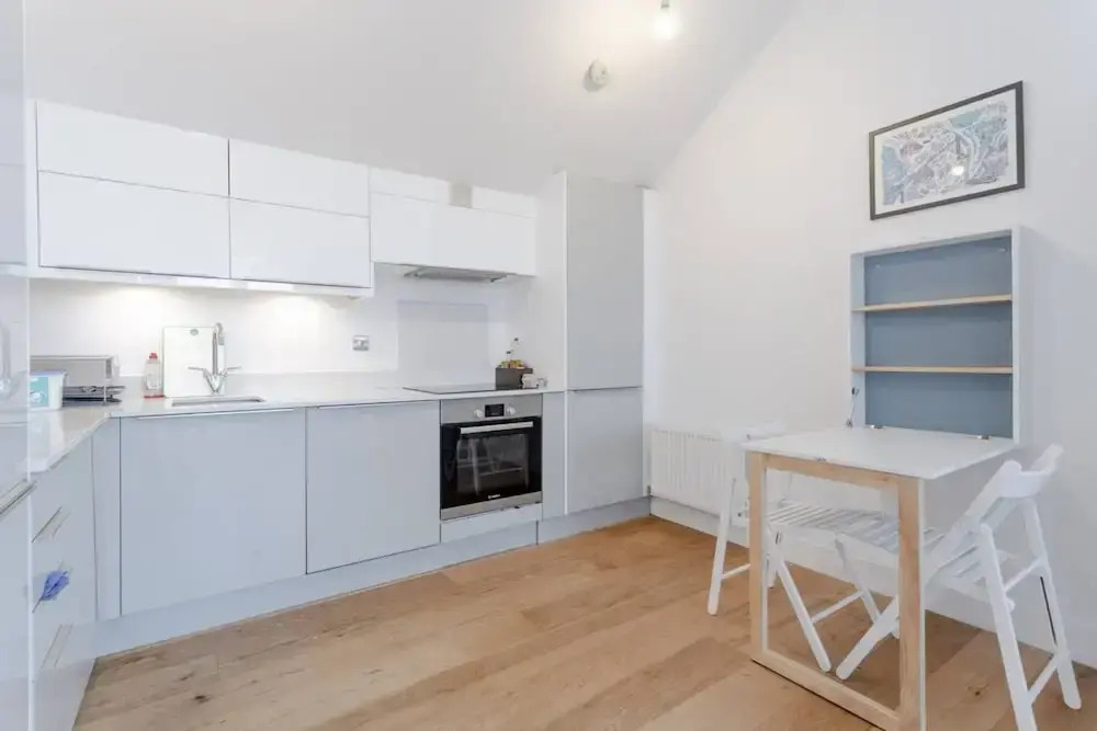 Charming 2 Bedroom Penthouse Apartment in Bethnal Green
