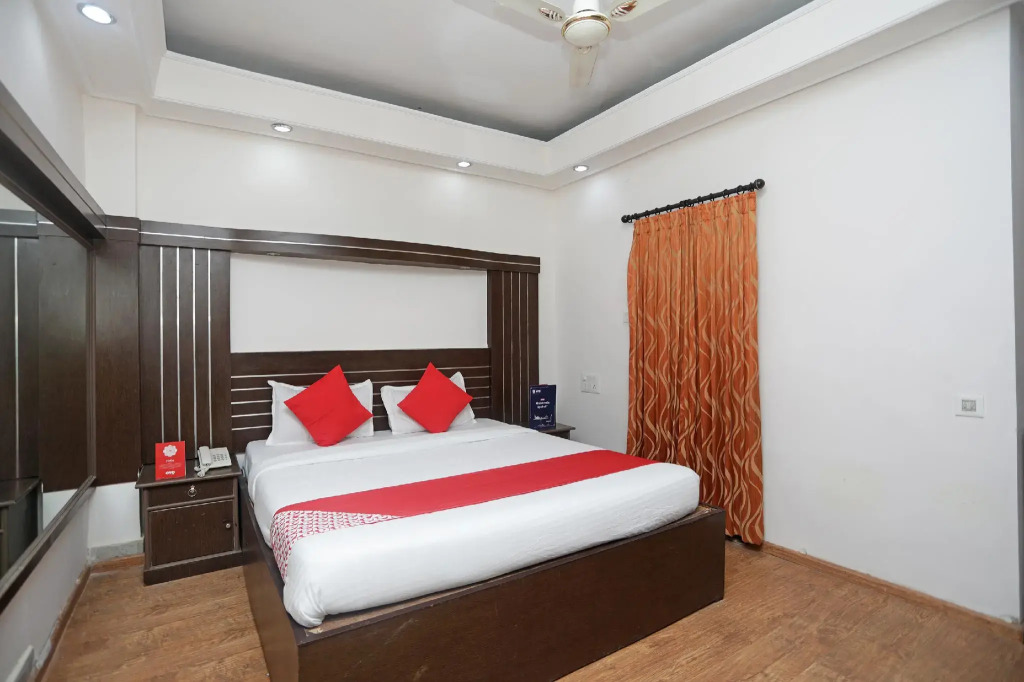 OYO 3072 Royal Villa